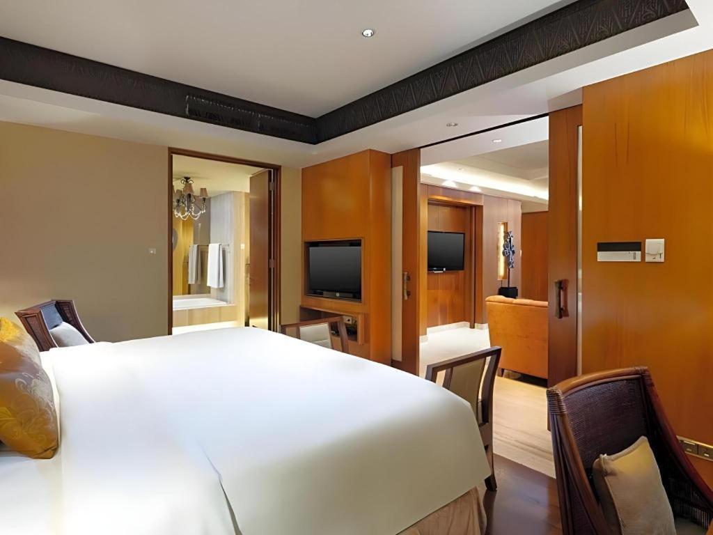 อาร์โทเทล สวีท เบียนตี ยอกยาการ์ตา Hotel ภายนอก รูปภาพ