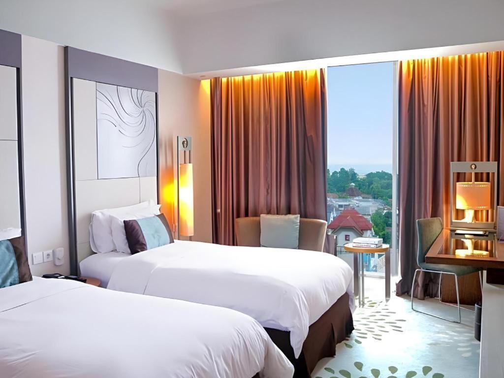 อาร์โทเทล สวีท เบียนตี ยอกยาการ์ตา Hotel ภายนอก รูปภาพ