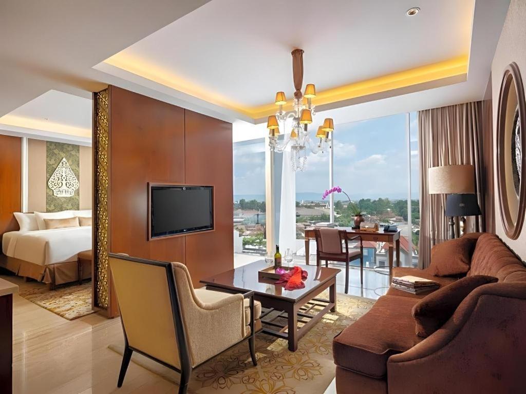 อาร์โทเทล สวีท เบียนตี ยอกยาการ์ตา Hotel ภายนอก รูปภาพ