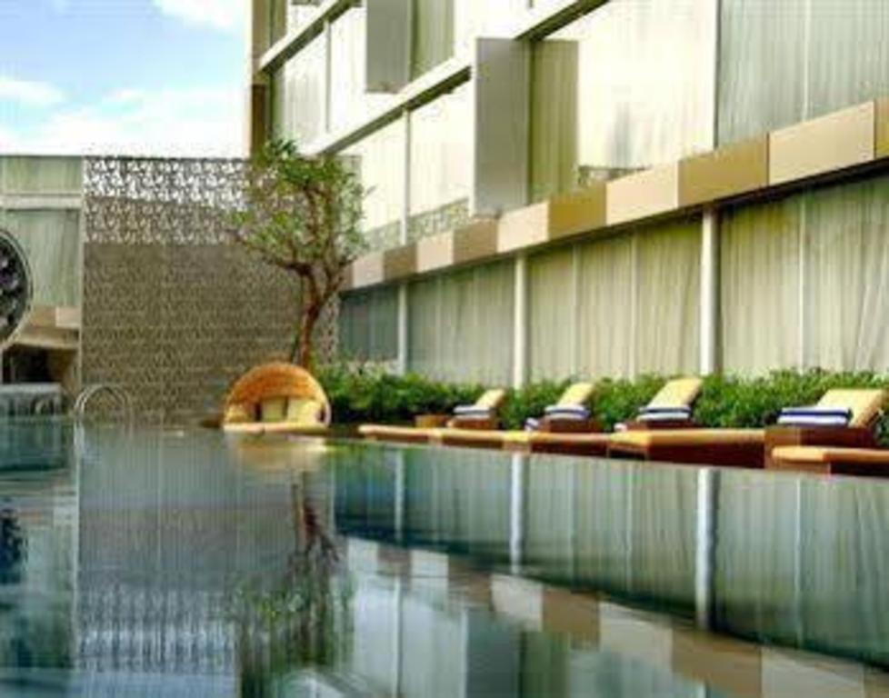 อาร์โทเทล สวีท เบียนตี ยอกยาการ์ตา Hotel ภายนอก รูปภาพ
