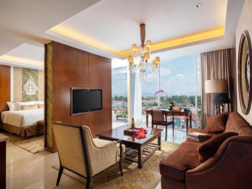 อาร์โทเทล สวีท เบียนตี ยอกยาการ์ตา Hotel ภายนอก รูปภาพ