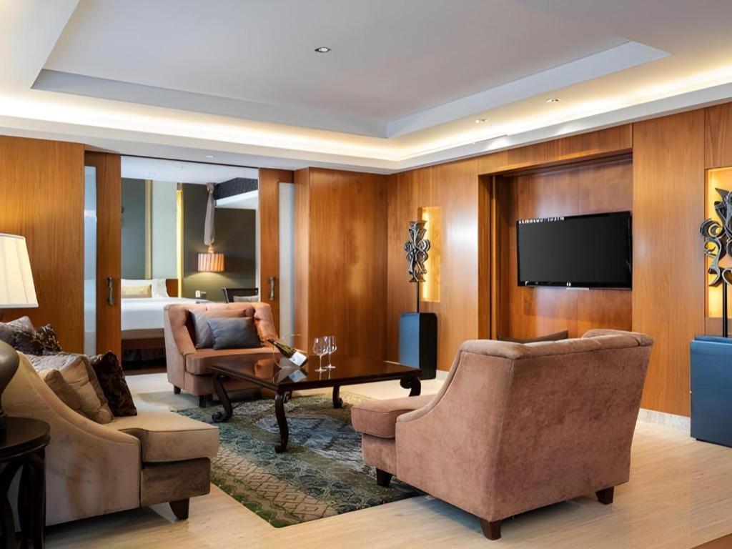 อาร์โทเทล สวีท เบียนตี ยอกยาการ์ตา Hotel ภายนอก รูปภาพ