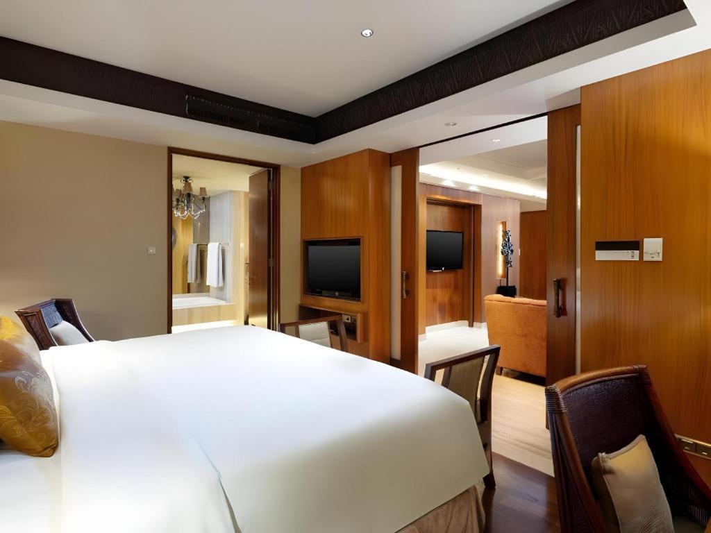 อาร์โทเทล สวีท เบียนตี ยอกยาการ์ตา Hotel ภายนอก รูปภาพ