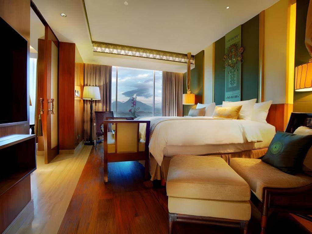 อาร์โทเทล สวีท เบียนตี ยอกยาการ์ตา Hotel ภายนอก รูปภาพ