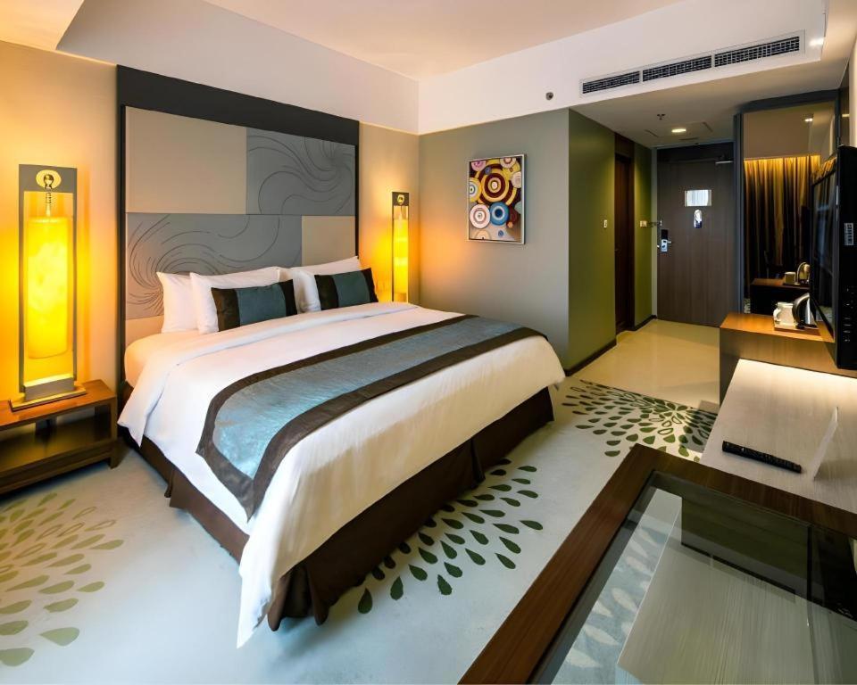 อาร์โทเทล สวีท เบียนตี ยอกยาการ์ตา Hotel ภายนอก รูปภาพ