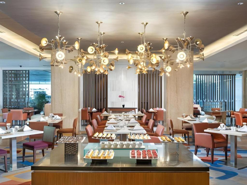 อาร์โทเทล สวีท เบียนตี ยอกยาการ์ตา Hotel ภายนอก รูปภาพ
