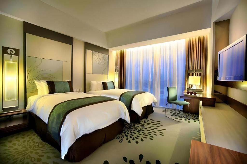 อาร์โทเทล สวีท เบียนตี ยอกยาการ์ตา Hotel ภายนอก รูปภาพ