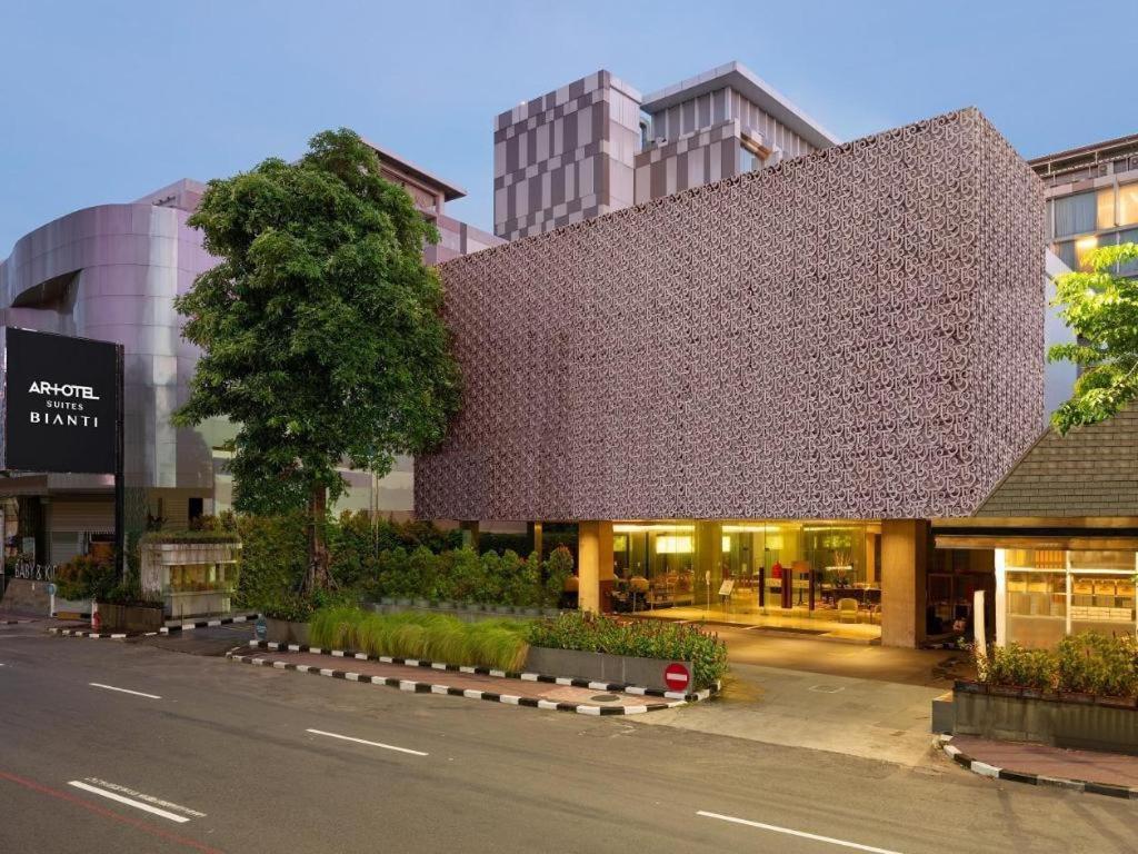 อาร์โทเทล สวีท เบียนตี ยอกยาการ์ตา Hotel ภายนอก รูปภาพ