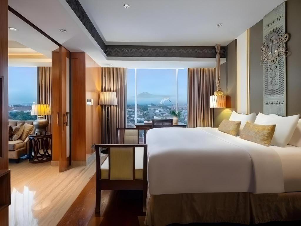 อาร์โทเทล สวีท เบียนตี ยอกยาการ์ตา Hotel ภายนอก รูปภาพ