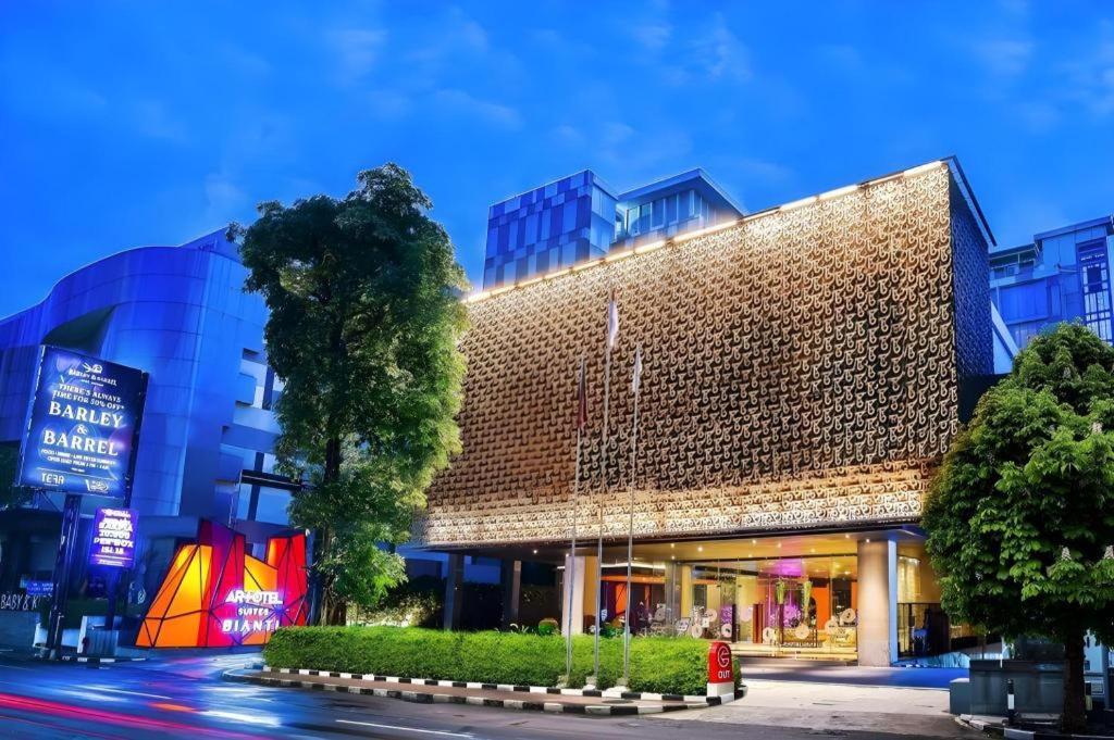 อาร์โทเทล สวีท เบียนตี ยอกยาการ์ตา Hotel ภายนอก รูปภาพ
